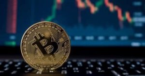 Біткоїн досяг 110 тисяч доларів на тлі стабілізації у торговельній війні США-Китай