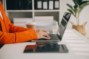 В Україні через дефіцит кадрів зарплати ростуть швидше за інфляцію