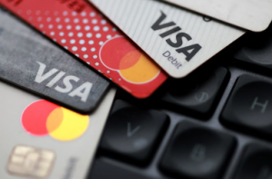 Visa та Mastercard знизять міжбанківські комісії для ритейлерів в США