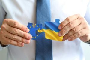 Єврокомісія закликала Україну посилити реформи у сфері верховенства права та боротьби з корупцією