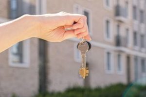 Квартири, в яких ніхто не живе, віддадуть ВПО — чи правда це